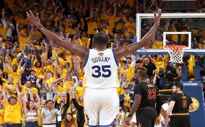 Durant-pangirizei me xeria anoihta-Warriors-Cavs-2-0