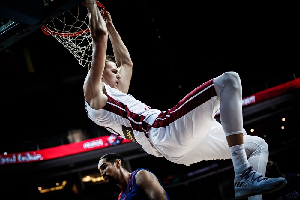 porzingis_latvia_britain