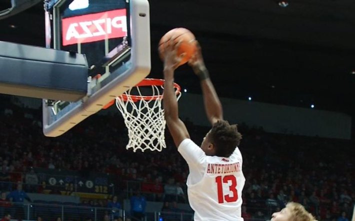 Κώστας Αντετοκούνμπo