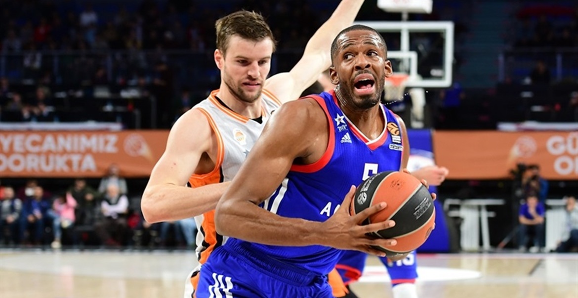 derrick-brown-anadolu-efes-istanbul-eb17