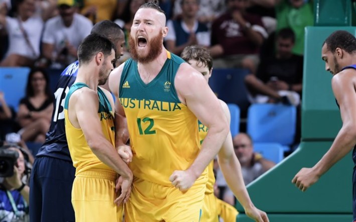 Άρον Μπέινς