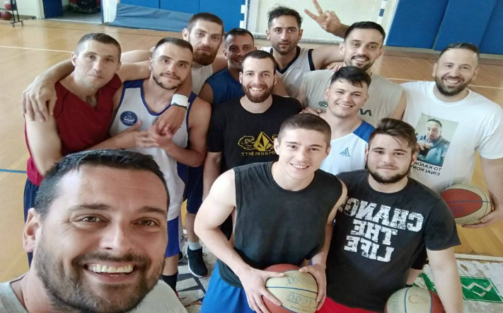 oiax-selfie-prop