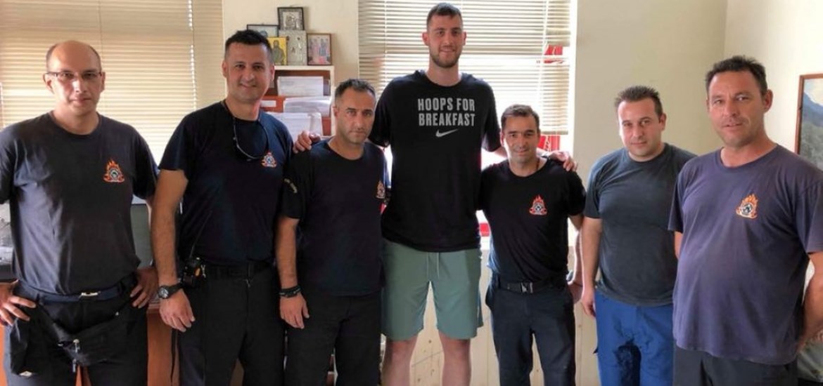 37740304_10214749749369341_8566624833821999104_n