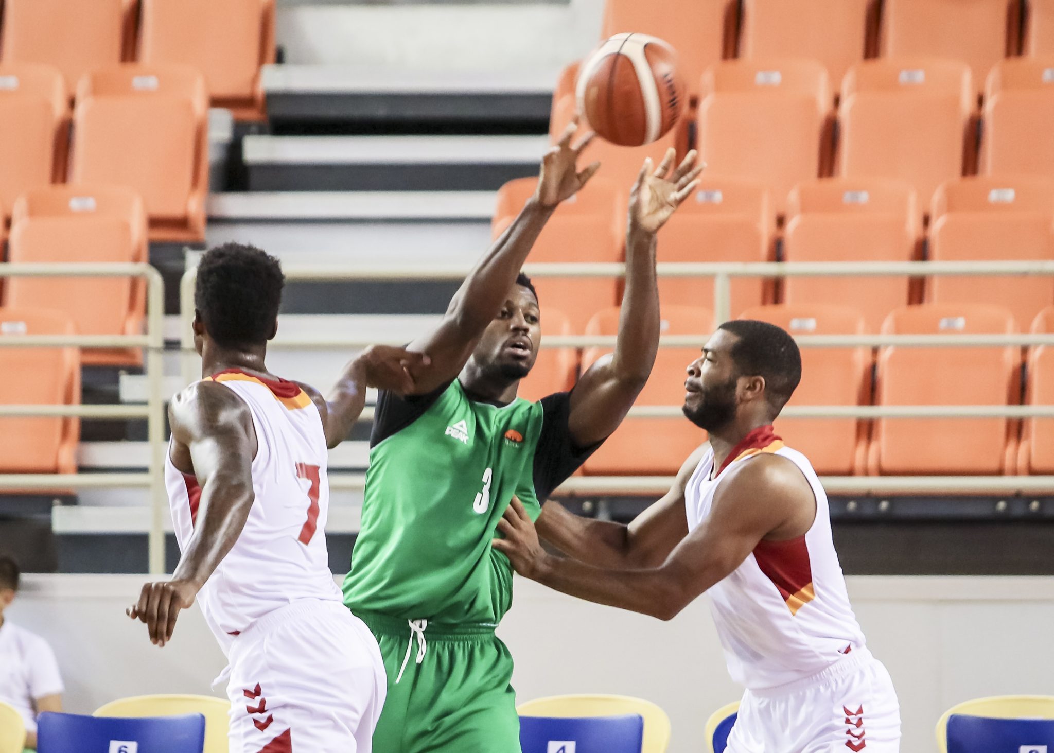 ÃÁËÁÔÁ ÓÁÑÁÉ - ÏÕÍÉÊÓ ÊÁÆÁÍ / ÔÏÕÑÍÏÕÁ ÊÑÇÔÇ (ÖÙÔÏÃÑÁÖÉÁ: ÓÔÅÖÁÍÏÓ ÑÁÐÁÍÇÓ / EUROKINISSI)