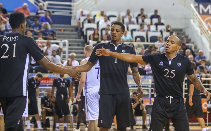 ÖÉËÉÊÏ / ÐÁÏÊ - ÌÐÏÕÃÉÏÕÊÓÅ×ÉÑ (ÖÙÔÏÃÑÁÖÉÁ: KOSTAS VILLA / MOTION TEAM)