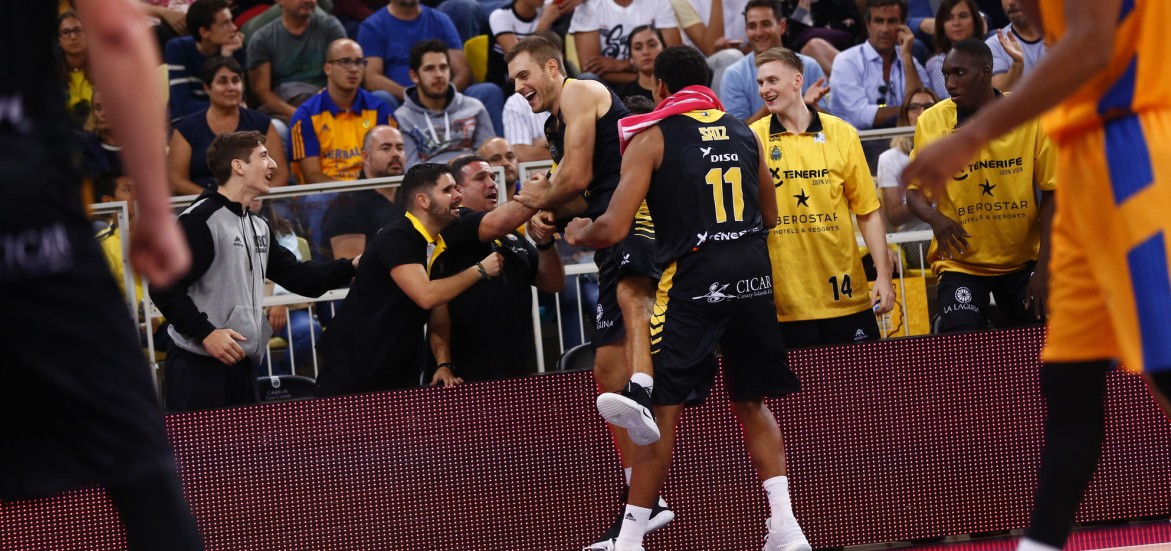 RS89240__Z7B0935-lpr