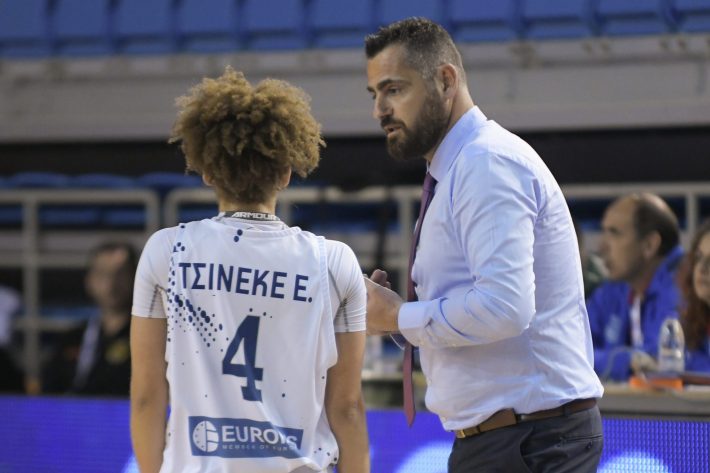 ÊÕÐÅËËÏ ÃÕÍÁÉÊÙÍ / ÍÉÊÇ ËÅÕÊÁÄÁÓ - ÄÁÖÍÇ ÁÃÉÏÕ ÄÇÌÇÔÑÉÏÕ (ÖÙÔÏÃÑÁÖÉÁ: ÌÉ×ÁËÇÓ ÊÁÑÁÃÉÁÍÍÇÓ / EUROKINISSI)