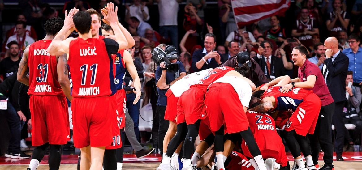 fc-bayern-munich-celebrates-eb18