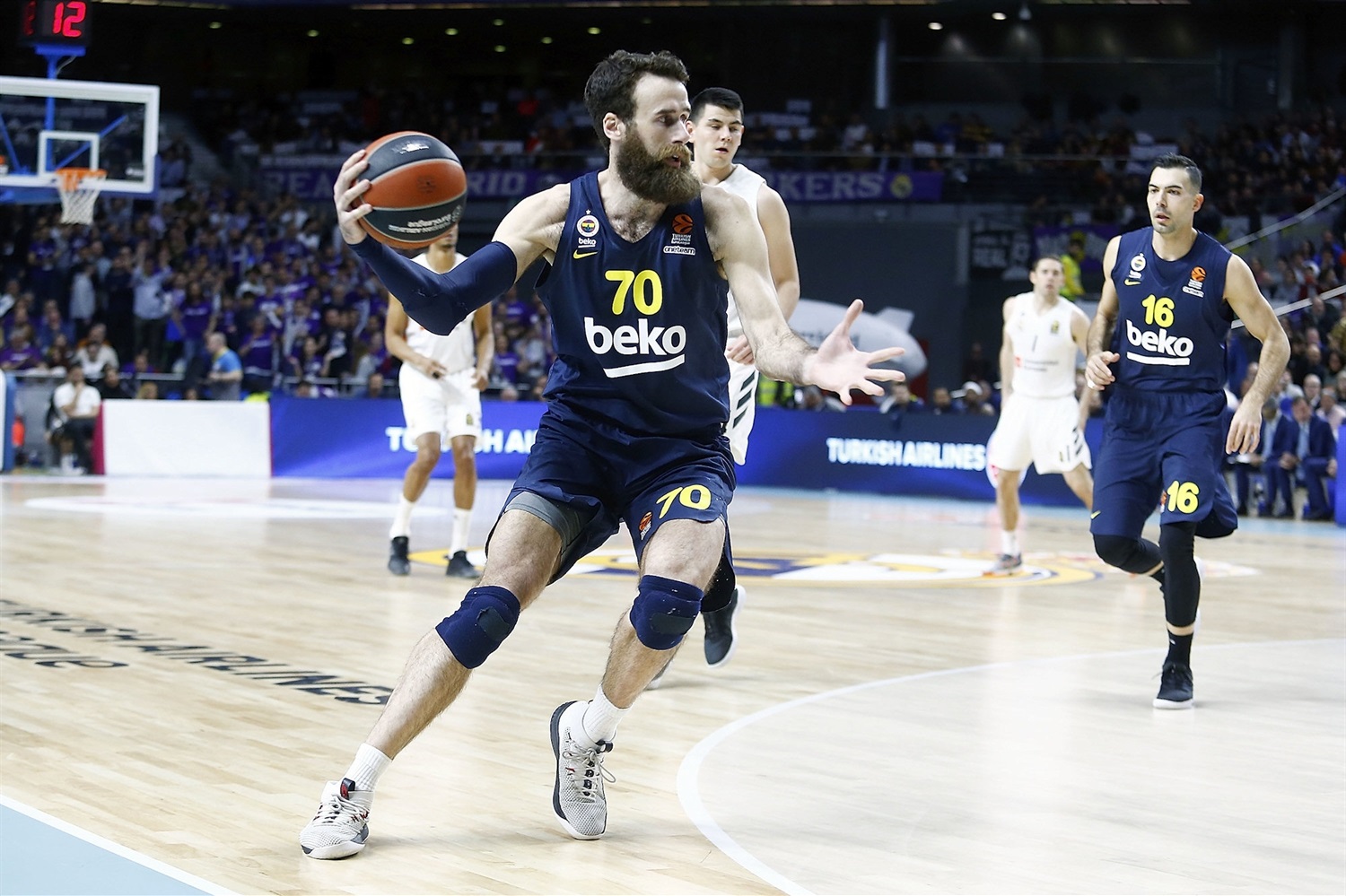 luigi-datome-fenerbahce-beko-istanbul-eb18