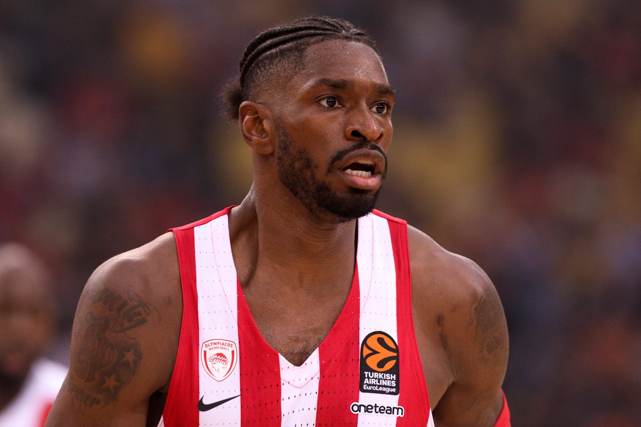 ÖÉËÉÊÏÓ ÁÃÙÍÁÓ / ÏËÕÌÐÉÁÊÏÓ - ÅÑÕÈÑÏÓ ÁÓÔÅÑÁÓ   (ÖÙÔÏÃÑÁÖÉÁ: LATO KLODIAN / EUROKINISSI)