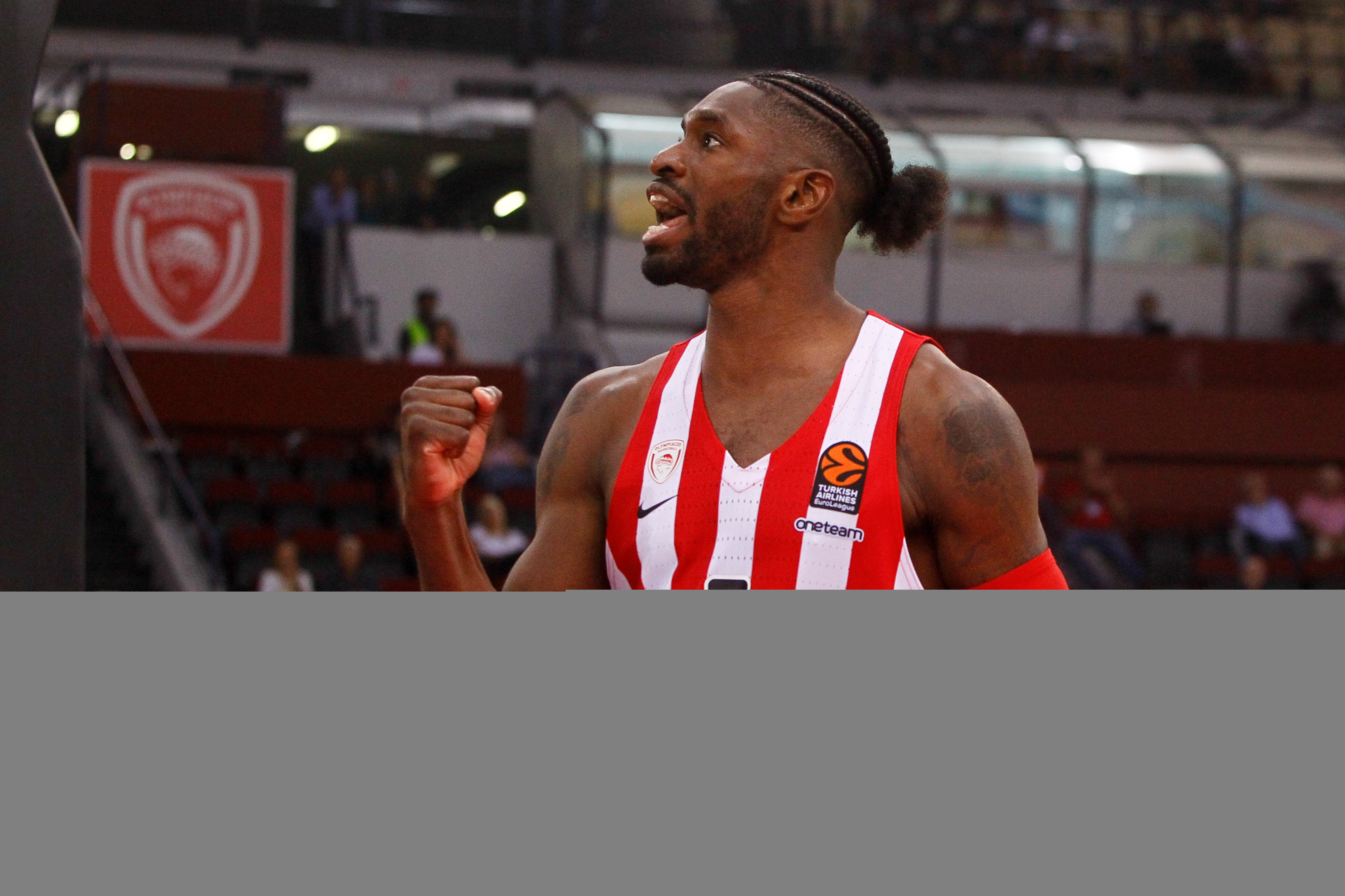 ÖÉËÉÊÏÓ ÁÃÙÍÁÓ / ÏËÕÌÐÉÁÊÏÓ - ÅÑÕÈÑÏÓ ÁÓÔÅÑÁÓ   (ÖÙÔÏÃÑÁÖÉÁ: ÈÁÍÁÓÇÓ ÄÇÌÏÐÏÕËÏÓ / EUROKINISSI)