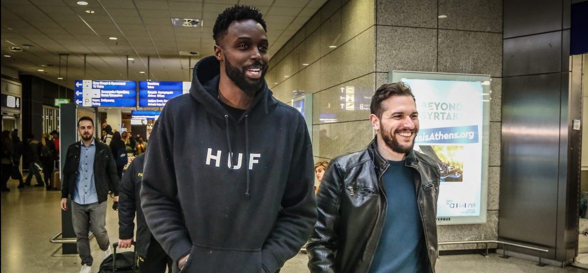 ÁÖÉÎÇ ÔÏÕ ÔÆÅÑÁÉ ÃÊÑÁÍÔ ÓÔÇÍ ÁÈÇÍÁ ÃÉÁ ÔÇÍ ÏÌÁÄÁ ÔÇÓ ÁÅÊ (ÖÙÔÏÃÑÁÖÉÁ: ÈÁÍÁÓÇÓ ÄÇÌÏÐÏÕËÏÓ / EUROKINISSI)