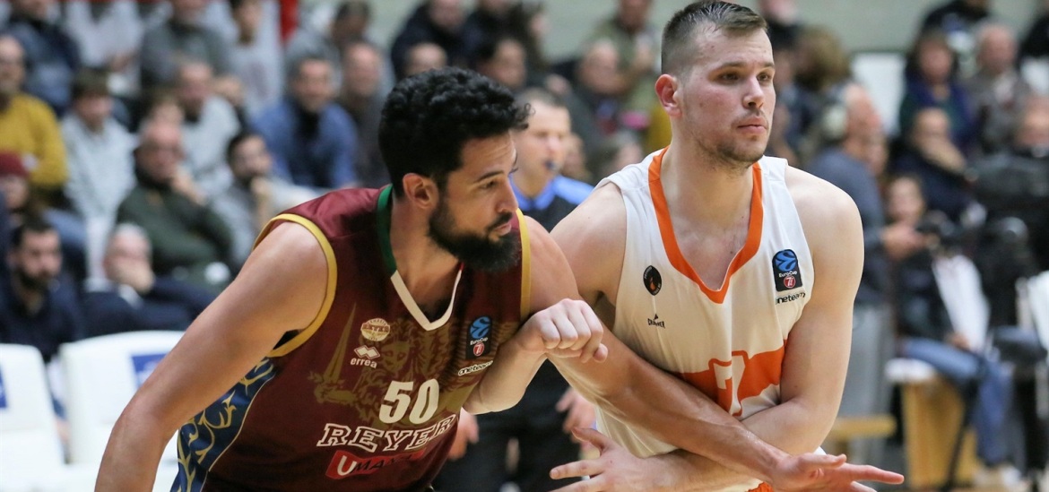 mitchell-watt-umana-reyer-venice-photo-promitheas-ec19