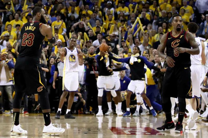 jrsmith_lebron_nbafinals2018