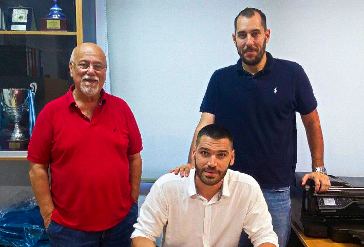 psaropoulos-andreas-ipografei-penteli