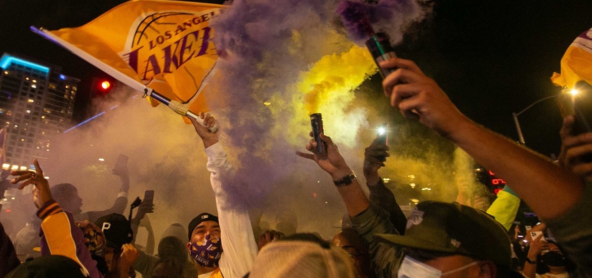 Los Angeles Lakers Fans Staples Center
