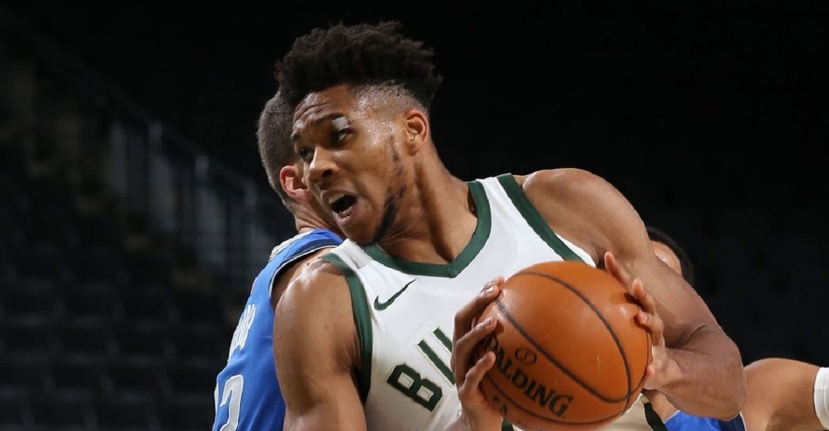 antentokoumpo-bucks-dallas-preseason