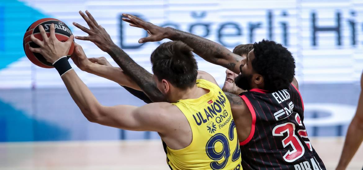 ellis-ulanovas-fener-olympiacos