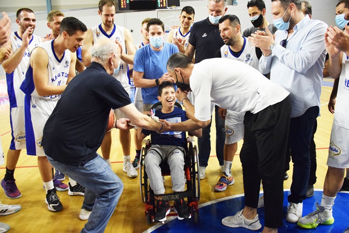 karditsa-tourta-mikros-vasilakis