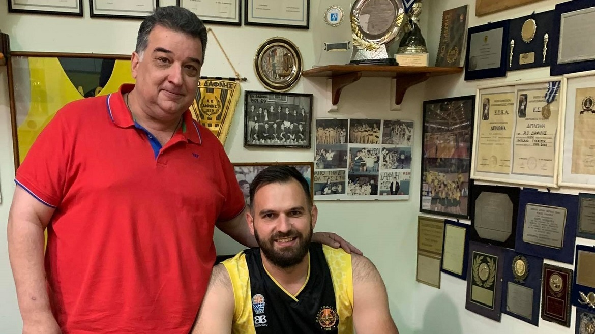moustopoulos-ipografei-dafni
