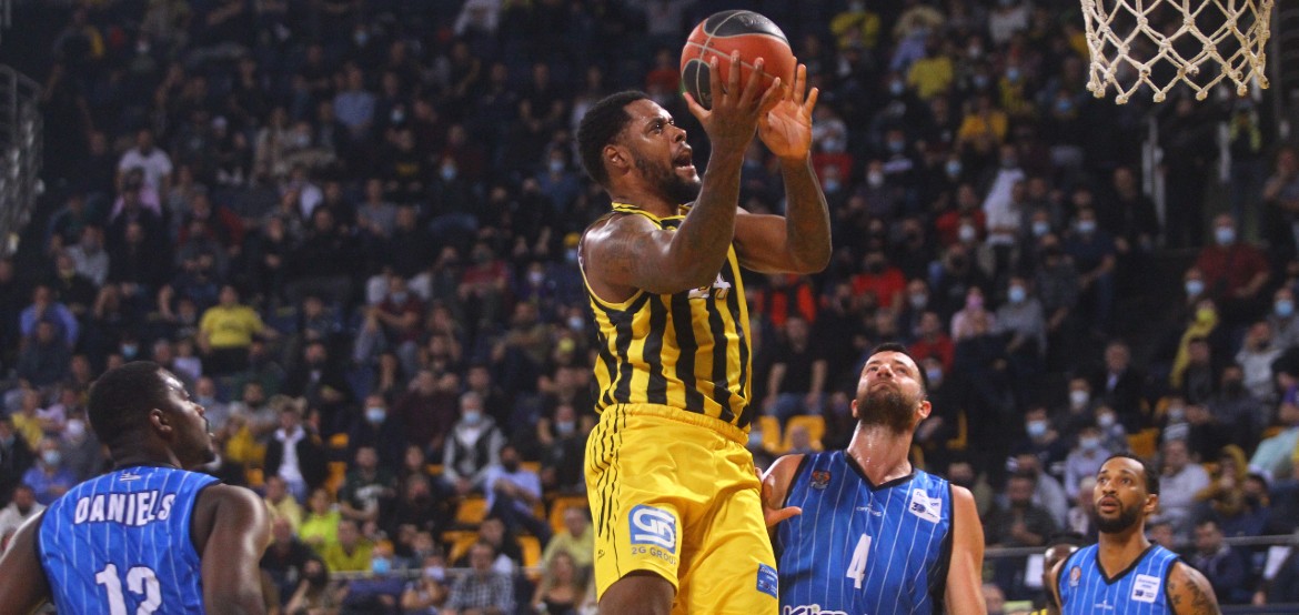 kelly-iraklis (1)
