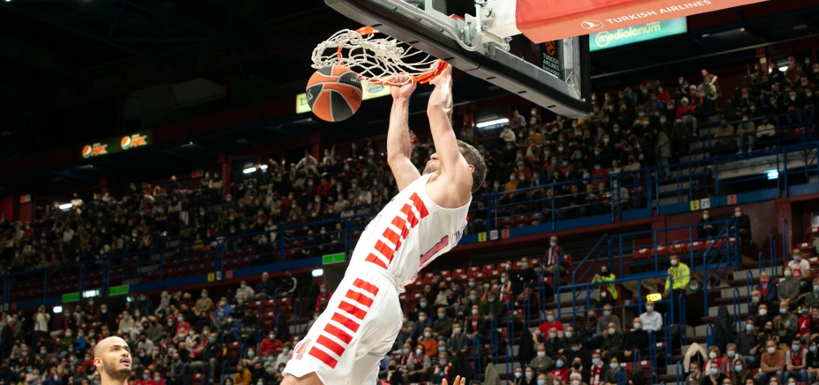 vezenkov-dunk-armani-oly