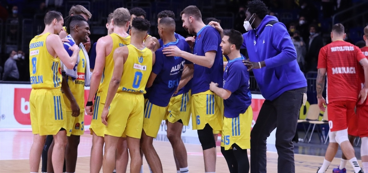 alba-berlin-celebrates-eb21