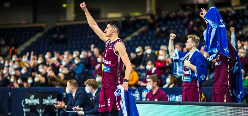 Παναγιώτης Καλαϊτζάκης Ανεβαίνοντας στον ουρανό… (vids) Basketa.gr