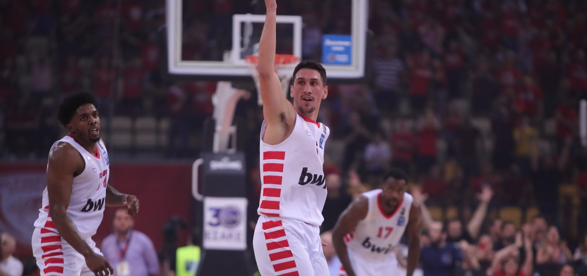 larentzakis-oly-pao