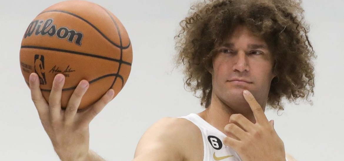 Robin Lopez