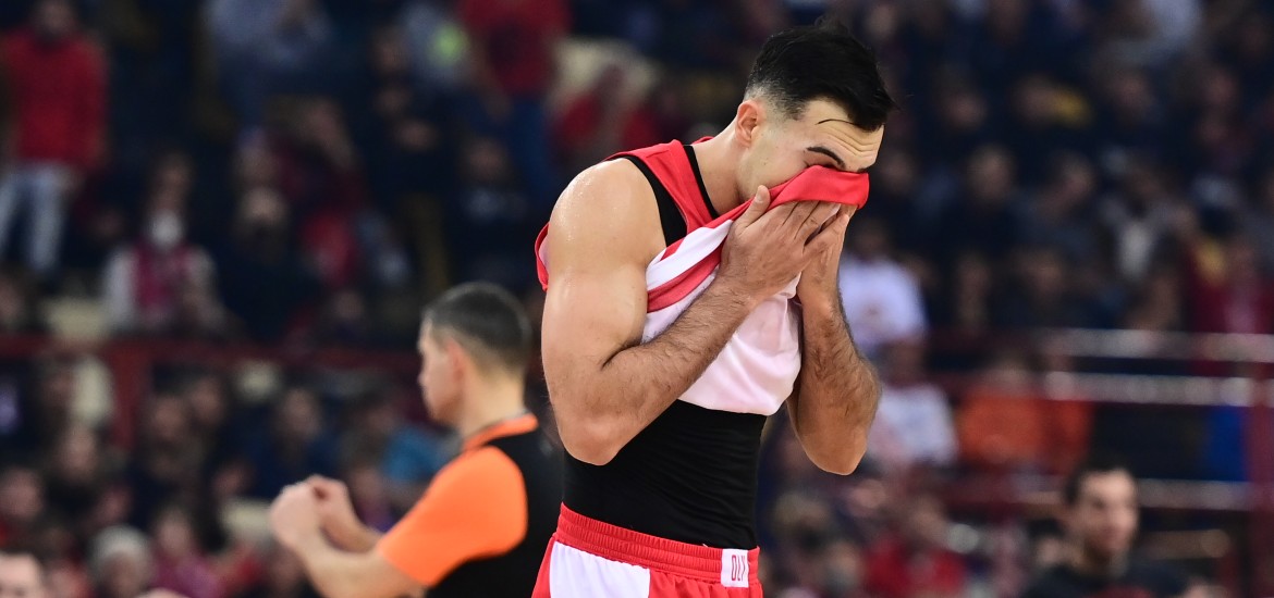 sloukas-apogoiteusi-oly-crvena