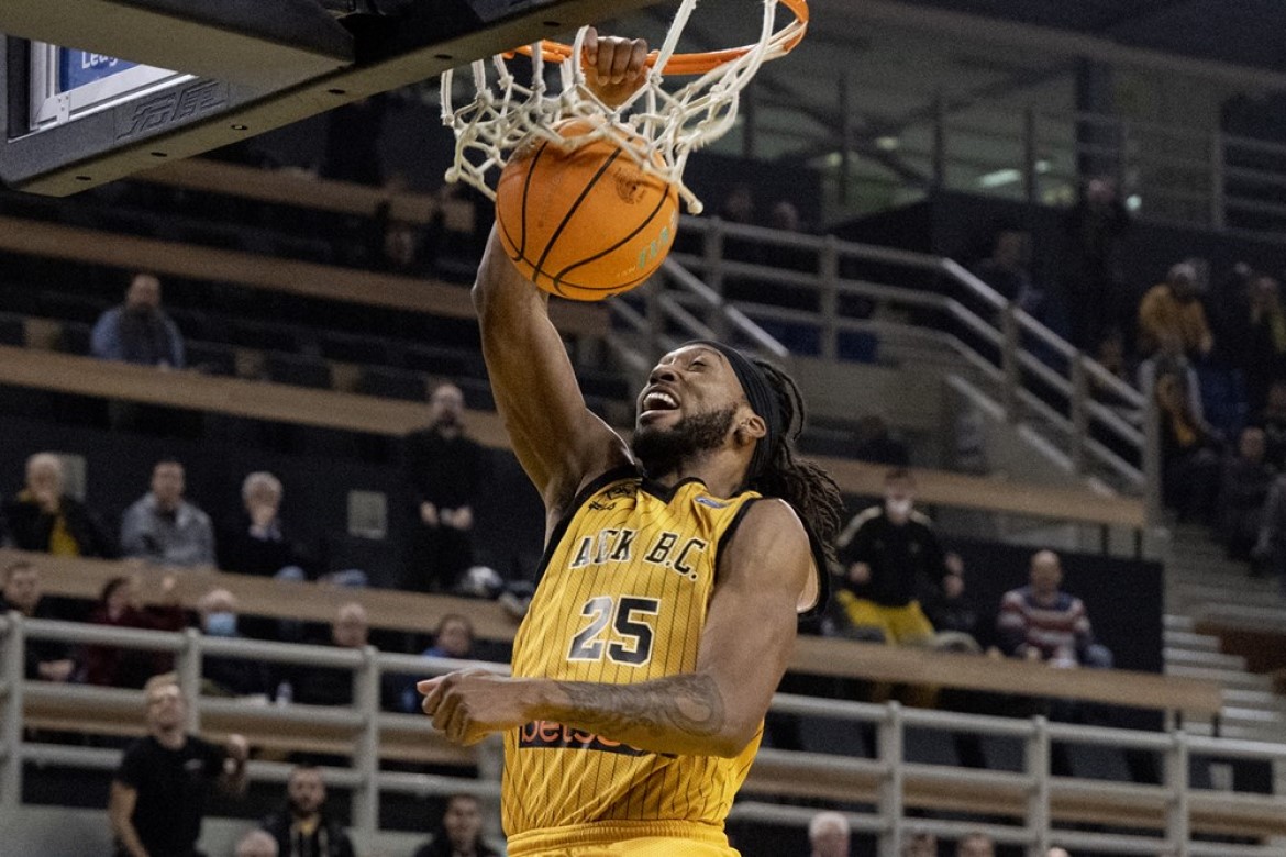 μιτσελ καρφωμα