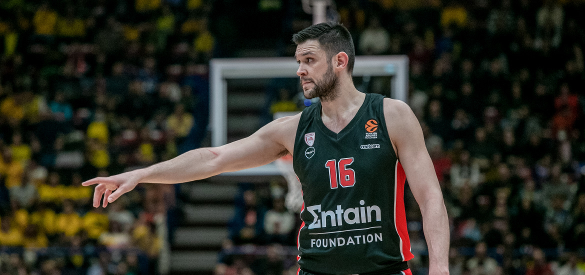 papanikolaou-armani-olympiacos