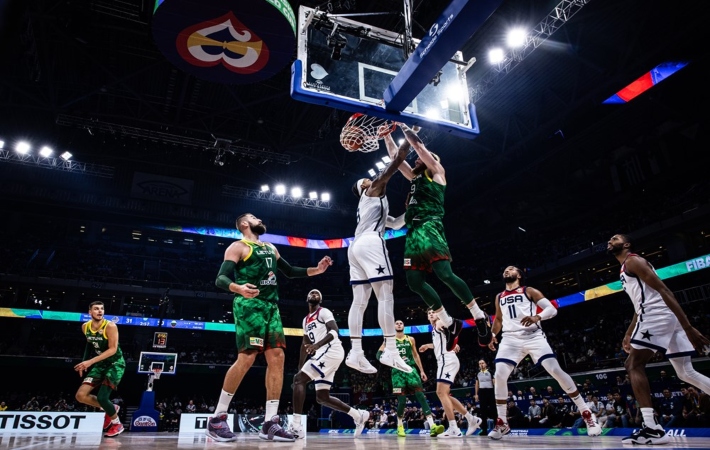 IGNAS BRAZDEIKIS PAOLO BANCHERO USA LITHUANIA WORLD CUP 2023 (1)