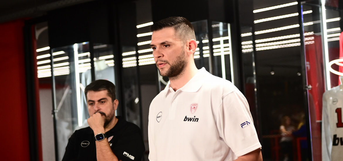 papanikolaou-olympiacos-parousiasi-fanelas