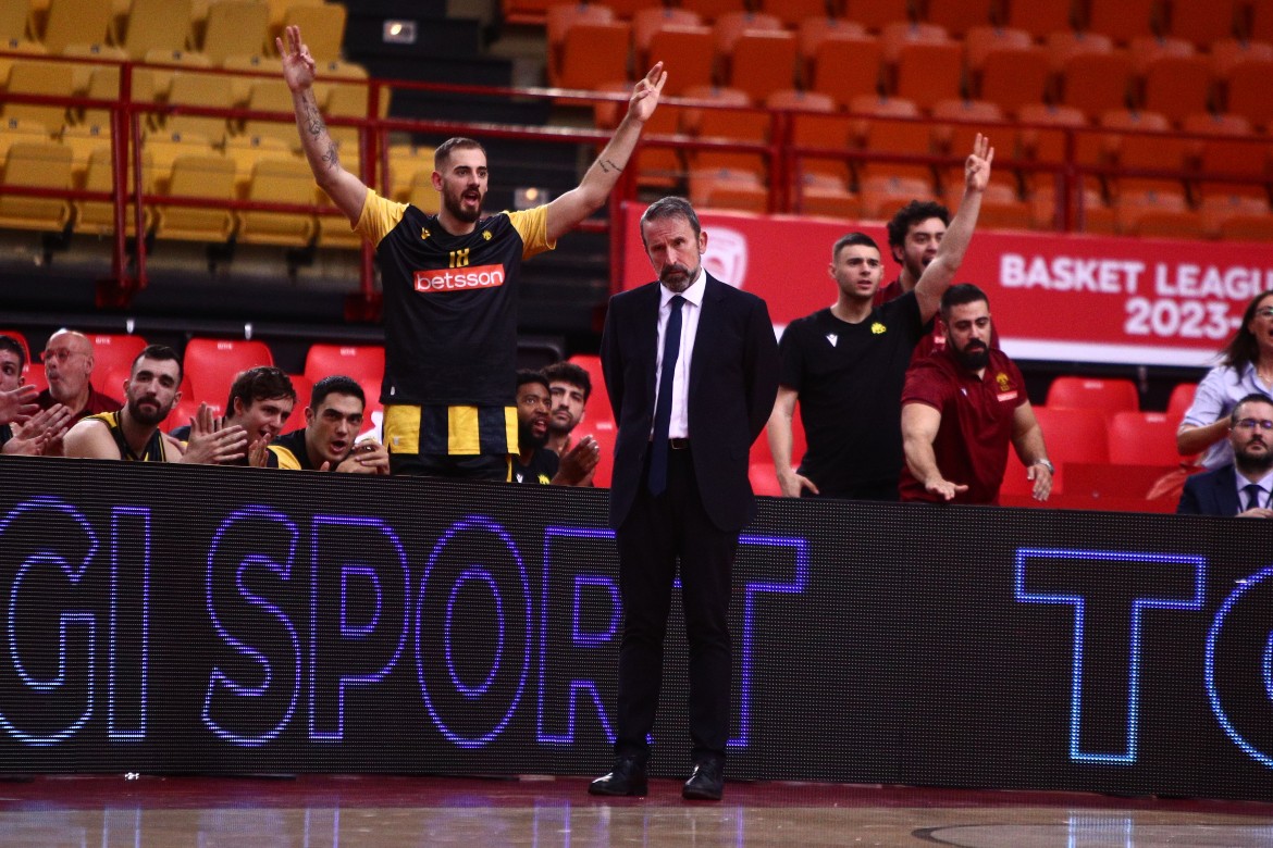 plaza-oly-aek