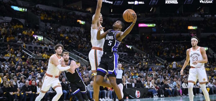 Κινγκς De'Aaron Fox