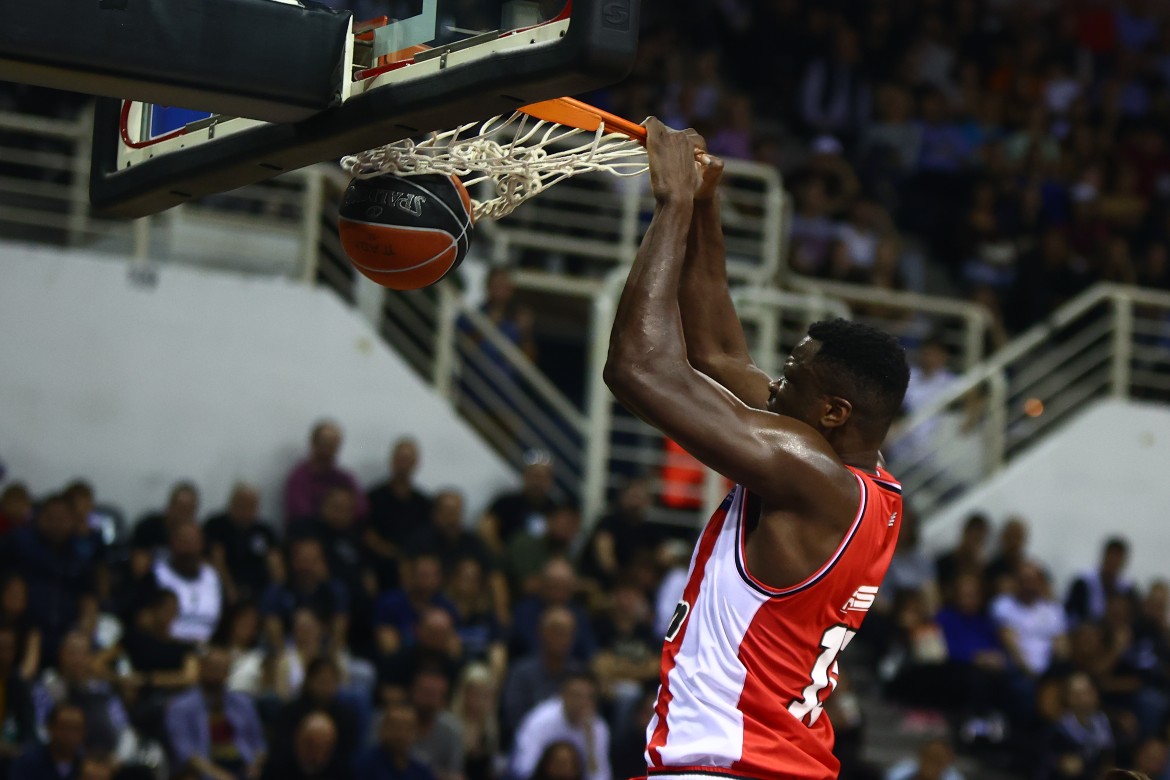 fall-dunk-paok-oly