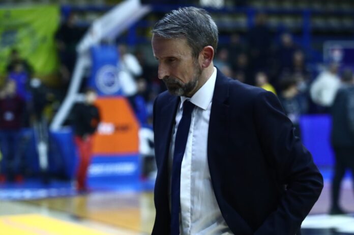 peristeriaek24-12-23plaza