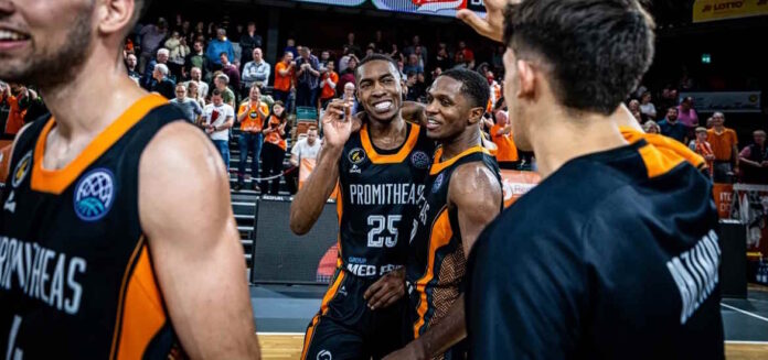 Προμηθέας Wes Iwundu