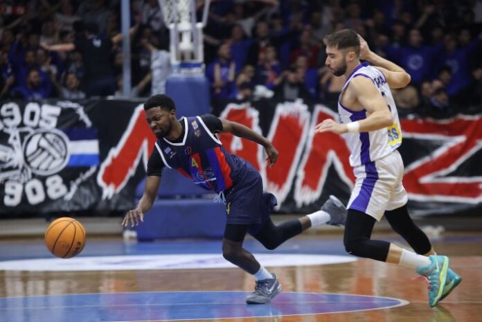 Hornbuckle-trikala