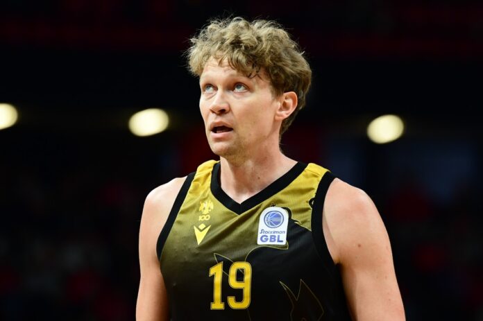 kuzminskas-oly-aek