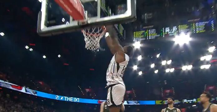 jones_part_dunk