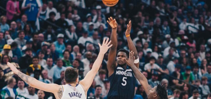 Τίμπεργουλφς Anthony Edwards