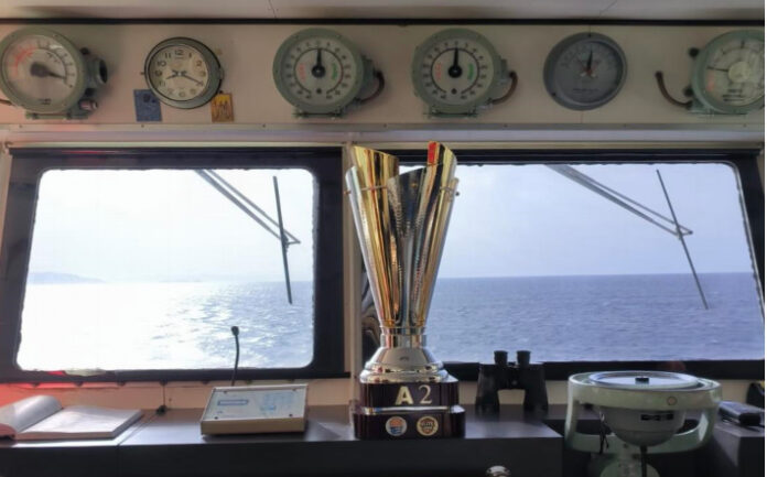 mykonos-kipello-protathliti-sto-karavi