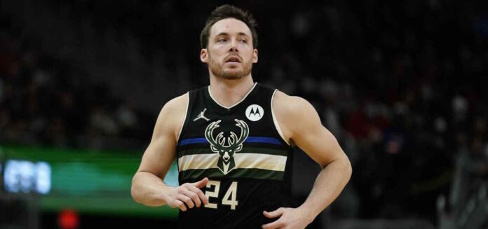 Κόνατον Pat Connaughton
