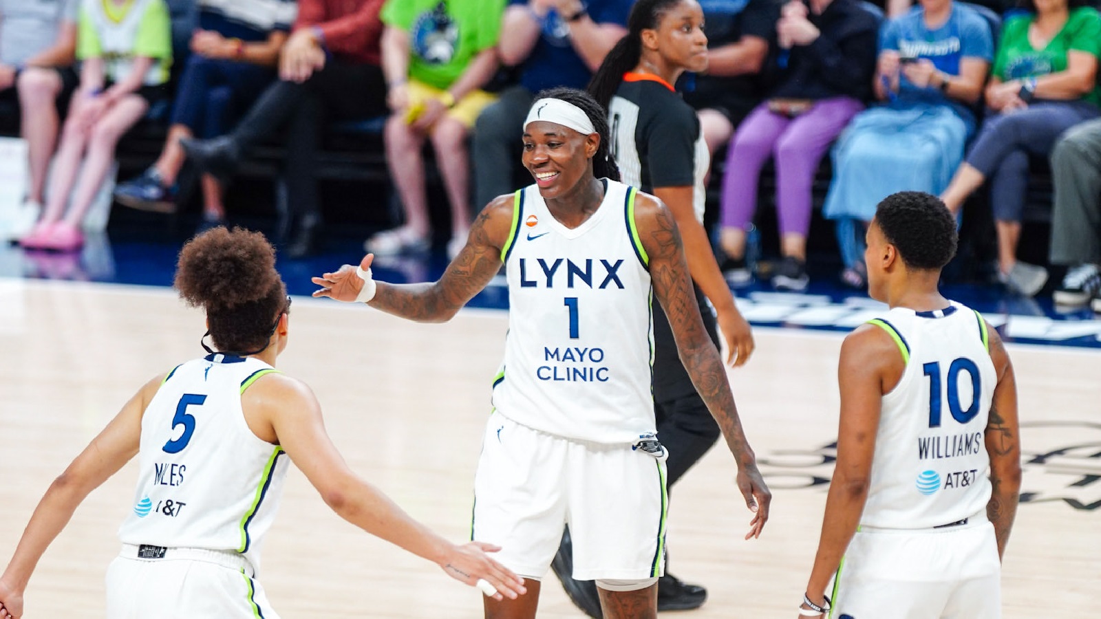 WNBA: Η Μινεσότα διέλυσε τα κοντέρ με ιστορικό ρεκόρ (vids)