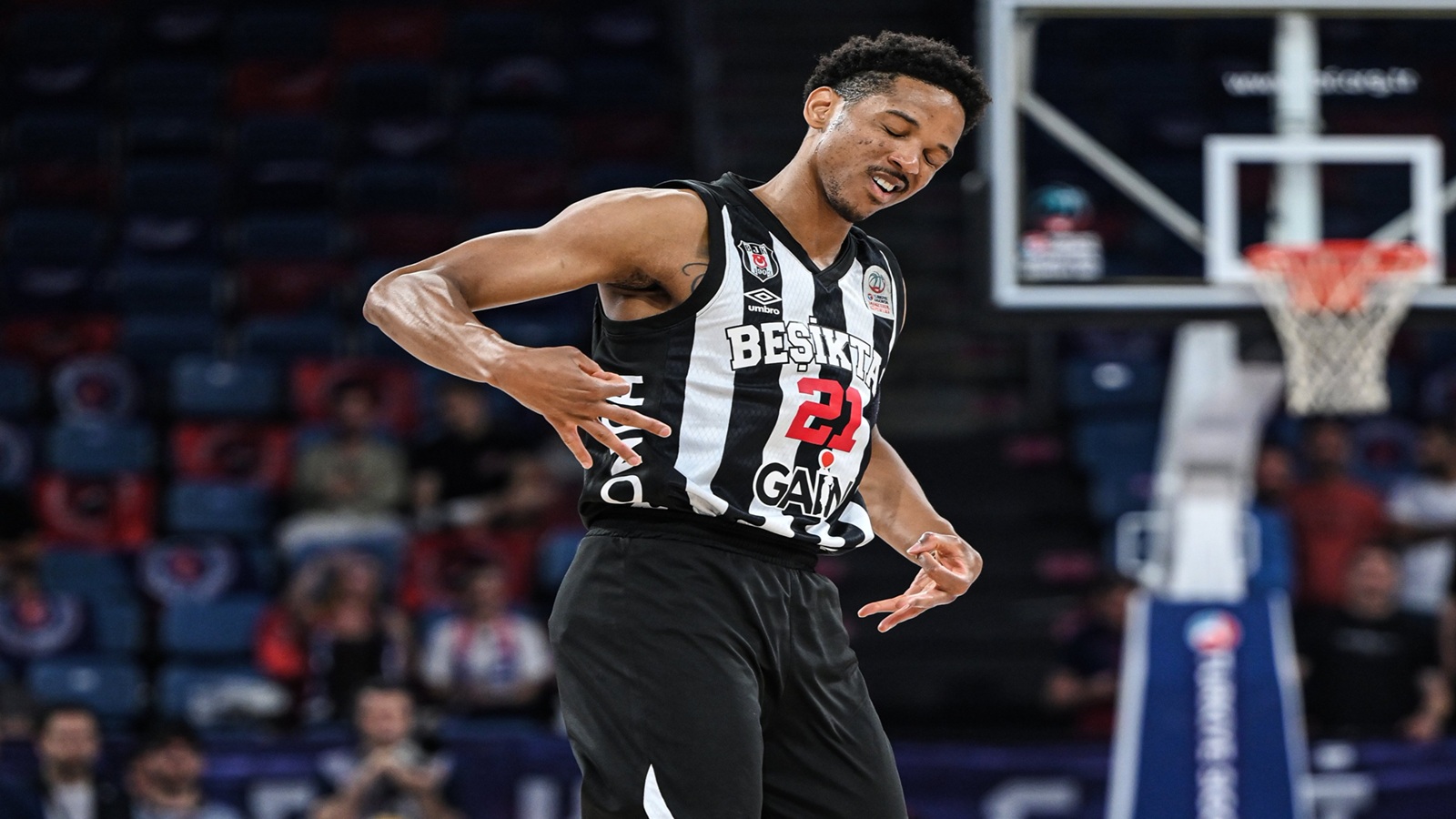 Μπαχτσεσεχίρ-Μπεσίκτας 71-73: Προβάδισμα πρόκρισης με σούπερ Μπράουν (vids)