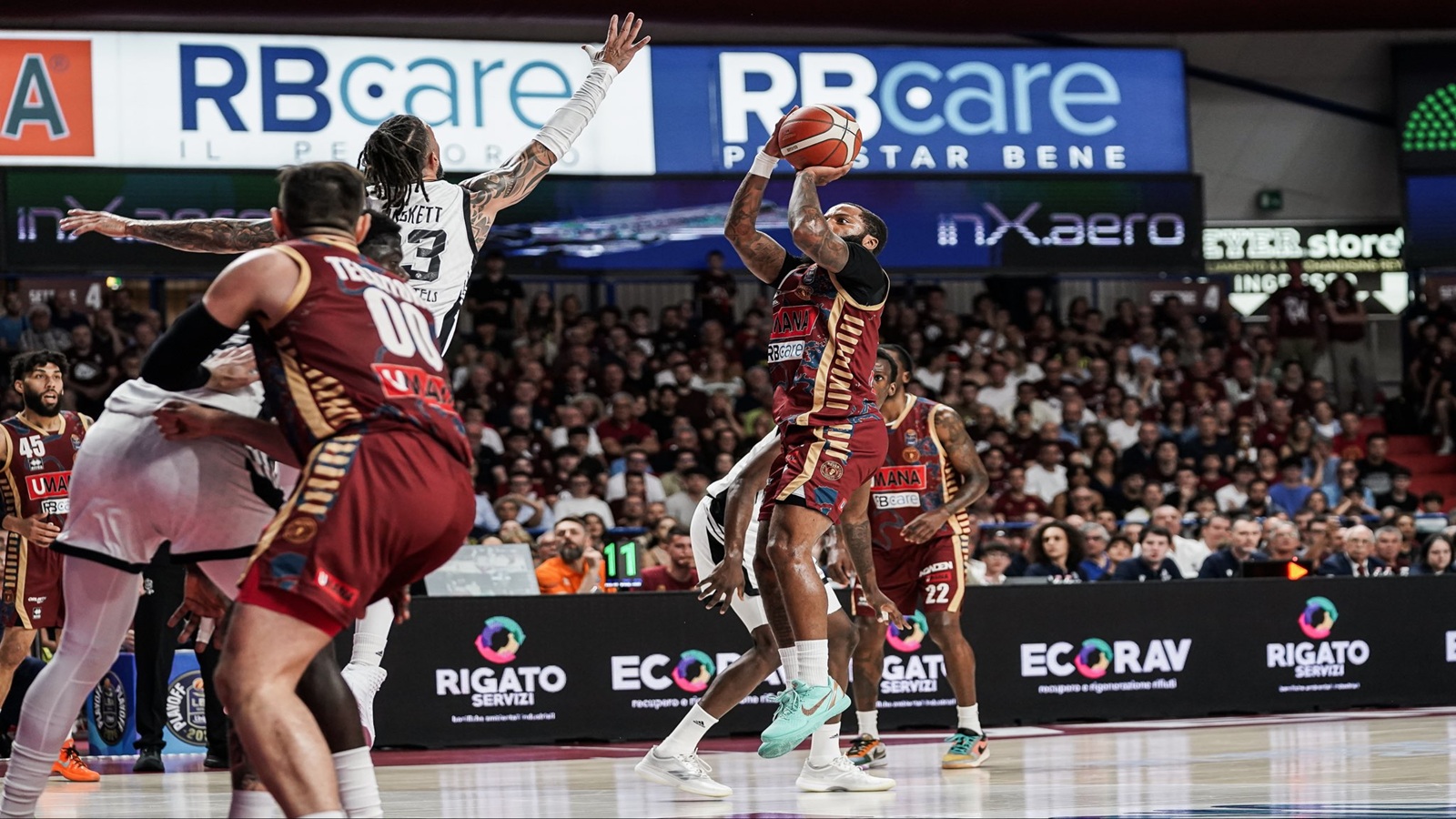 Βενέτσια-Βίρτους Μπολόνια 90-83: Θριάμβευσε στην 4η περίοδο και πέρασε στους τελικούς με… εξωπραγματικό Κόουλ (pics)